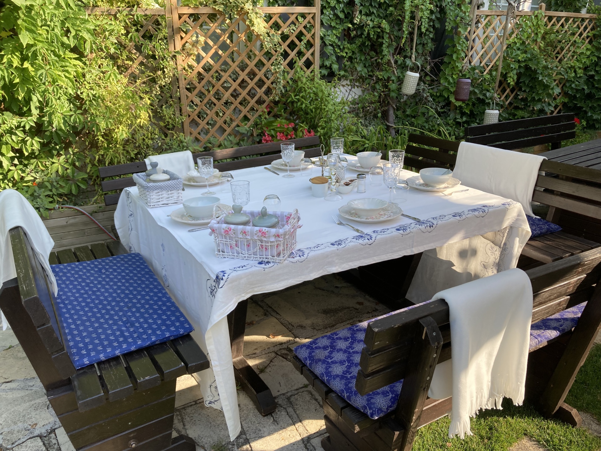 Blumengarten Frühstücksterrasse